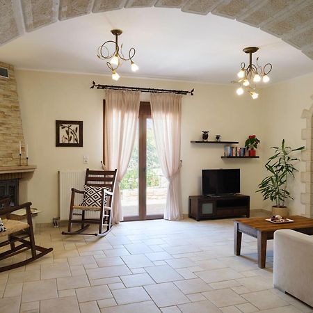 Ageri Traditional Villa Aryiroúpolis Buitenkant foto